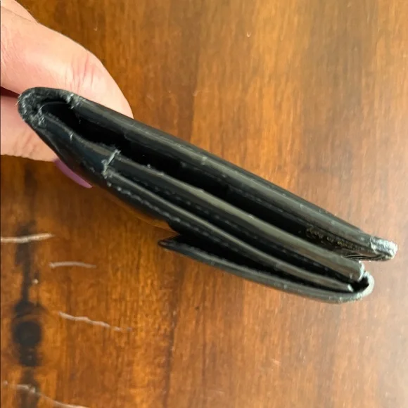 Gucci Black Wallet with Gold Logo - Picture 5 of 7